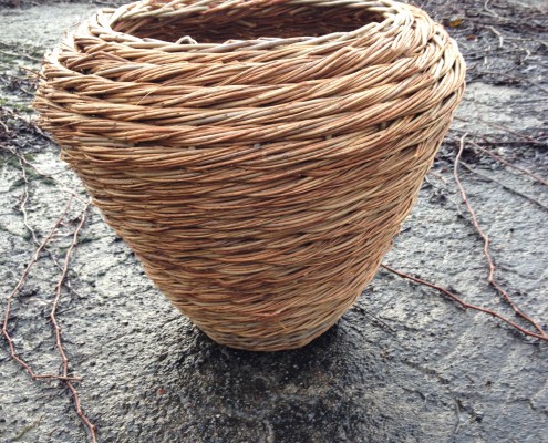 Silja levin kurvmaker, , pilefletting, pilfletting kurvmakerskolen kurvfletting silja levin lars levin skovstuen pil kurvmakerlærling kurver, levende pil basket making basketmaker, willoweaver, willow pølseflett pileflett