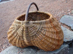 Silja levin kurvmaker, , pilefletting, pilfletting kurvmakerskolen kurvfletting silja levin lars levin skovstuen pil kurvmakerlærling kurver, levende pil basket making basketmaker, willoweaver, willow