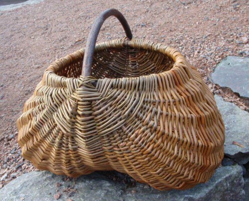 Silja levin kurvmaker, , pilefletting, pilfletting kurvmakerskolen kurvfletting silja levin lars levin skovstuen pil kurvmakerlærling kurver, levende pil basket making basketmaker, willoweaver, willow