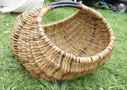 Silja levin kurvmaker, , pilefletting, pilfletting kurvmakerskolen kurvfletting silja levin lars levin skovstuen pil kurvmakerlærling kurver, levende pil basket making basketmaker, willoweaver, willow Rammeverkskurv