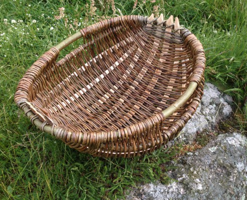 Silja levin kurvmaker, , pilefletting, pilfletting kurvmakerskolen kurvfletting silja levin lars levin skovstuen pil kurvmakerlærling kurver, levende pil basket making basketmaker, willoweaver willow Rammeverkskurv